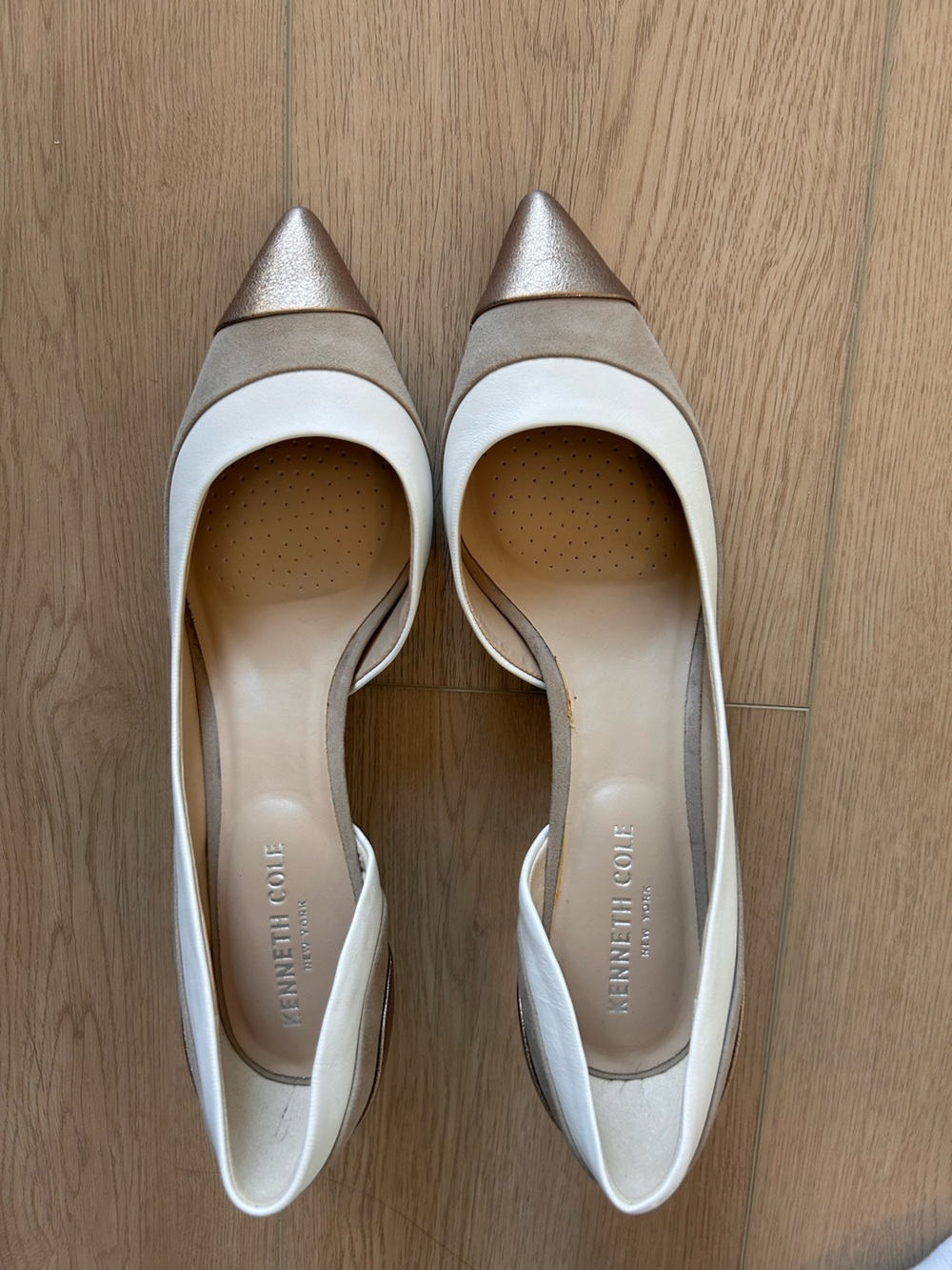 Kenneth Cole Women's White and Champagne Metallic Pointed Flats